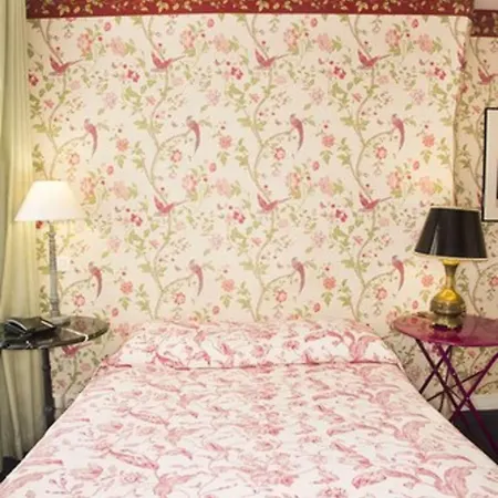 Agora Hotel 2*
