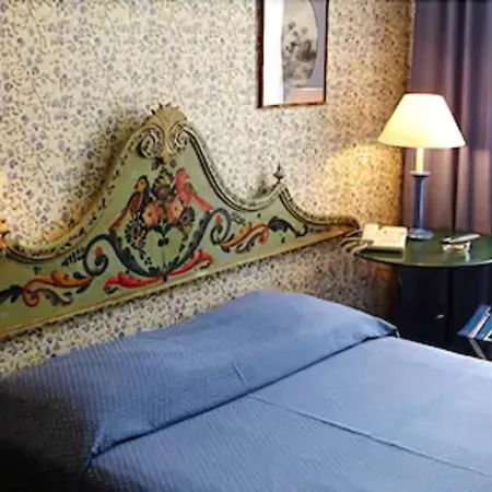 Hotel Agora 2*