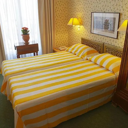 Agora Hotel 2*